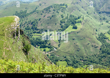 Un point de vue de l'un des contreforts des Pyrénées de l'Ouest est. Point de vue depuis l'un des contreforts de l'ouest des Pyrénées. Banque D'Images