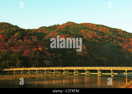 Pont Togetsukyo en automne Banque D'Images