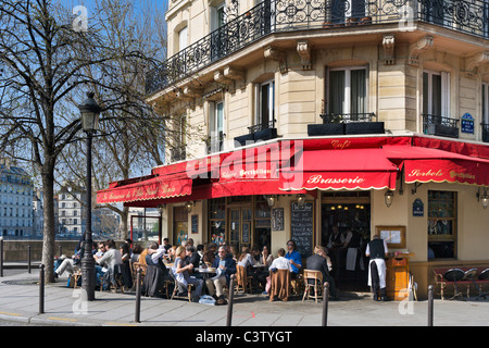 Brasserie sur l'angle de la Rue Jean du Bellay, l'Ile Saint-Louis, Paris, France Banque D'Images