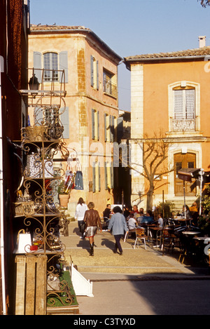 Provence pittoresque village de Roussillon dans le Parc Naturel Régional du Luberon Banque D'Images