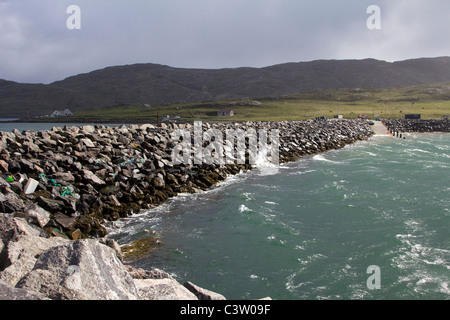 Causeway connexion à l'île de vatersay depuis l'île de Barra Western Isles Ecosse Banque D'Images