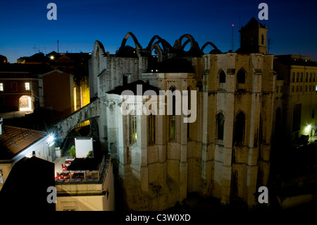 Le Quartier Gothique Covento do Carmo et la Bella voisins Lisa restaurant vu du haut de l'Elevador de Santa Justa à Lisbonne Banque D'Images