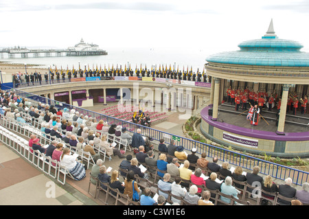 Royal British Legion cérémonie des tambours sur Eastbourne bandstand Banque D'Images