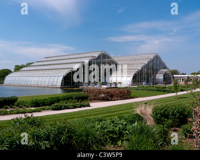 La serre tropicale dans les jardins de la Royal Horticultural Society, Wisley, UK Banque D'Images