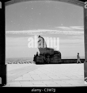 L'Argentine des années 1950. Vue de la statue de Mar del Plata, station balnéaire . Banque D'Images