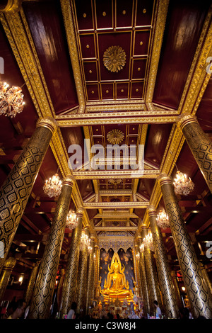 Wat Phra Si Ratana Mahathat temple bouddhiste de luxe, Phitsanulok, Thaïlande Banque D'Images