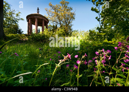 Le temple des Muses, donnant sur la rivière Tweed à Dryburgh Banque D'Images