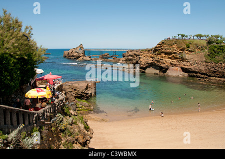 France Biarritz vieux port français de la mer des rochers La plage du Port-Vieux Pyrenees Atlantiques Aquitaines flux flux reflux Banque D'Images