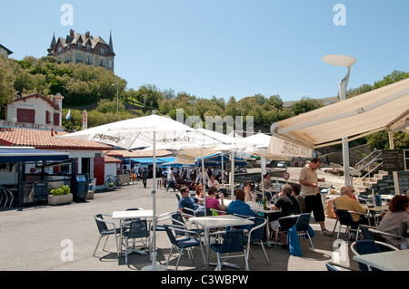 Le restaurant de poisson France Biarritz vieux port français de la mer des rochers La plage du Port-Vieux Pyrenees Atlantiques Aquitaines Banque D'Images