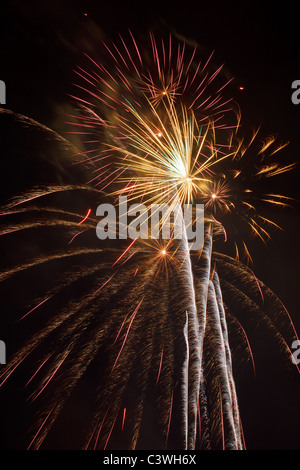 Une partie des porcs, des tartes, et festival Fireworks Fireworks par Central Maine pièces pyrotechniques au Gardiner, Maine en 2010. Banque D'Images