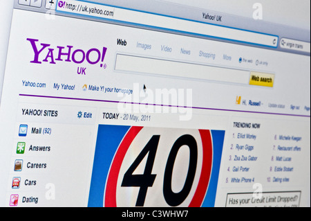 Gros plan du logo Yahoo comme vu sur son site web. (Usage éditorial uniquement : -Print, télévision, e-book et le comité éditorial du site). Banque D'Images