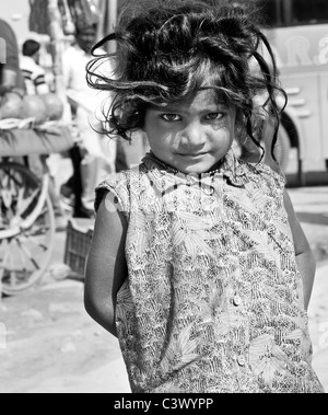 Petite fille indienne la mendicité pour l'argent Banque D'Images