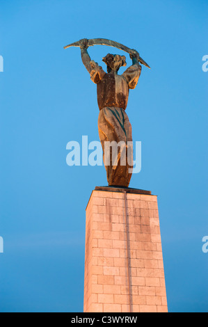 Statue de la liberté à la citadelle de Budapest, Hongrie. Banque D'Images