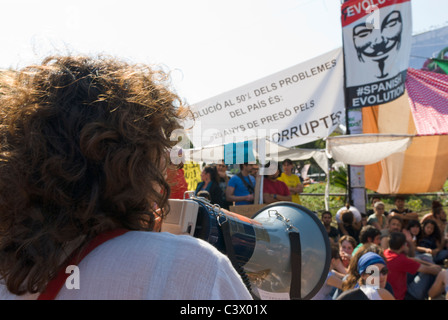 Femme avec le président au cours de manifestations à Barcelone pour protester contre la situation politique dans le pays. Banque D'Images