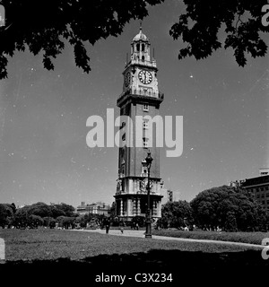 Buenos Aires, Argentine, 1950. Vue de l'Horloge, cadeau du British en commémoration du centenaire de leur indépendance. Banque D'Images