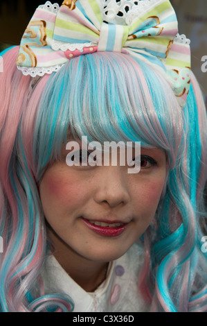 Jeune fille thaïe aux cheveux bleus au Festival de Cosplay à Bangkok Banque D'Images