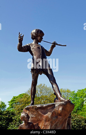 Statue de Sefton Park Liverpool. Peter Pan de James Barrie. Banque D'Images