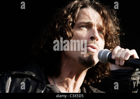 Le chanteur américain Chris Cornell joue la deuxième étape au Download festival de Donnington Castle, dans le Leicestershire. Banque D'Images