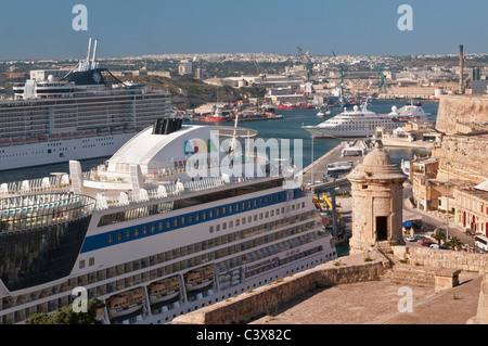 Les navires de croisière Grand Harbour La Valette Malte Banque D'Images