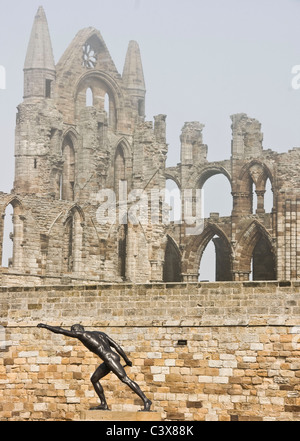 Une réplique grandeur nature de la statue en bronze de grade 1 Gladiateur Borghèse énumérés Whitby North Yorkshire angleterre Europe Banque D'Images