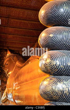 Temple de Wat Pho, Bangkok - le Bouddha couché 6 Banque D'Images