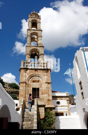 Le CLOCHER DE L'église de Notre-Dame, église Panagia, DANS LE CENTRE-VILLE DE LINDOS. RHODES. Banque D'Images