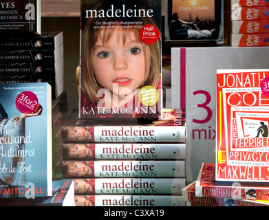 Madeleine McCann livre en vente en librairie de Londres Banque D'Images