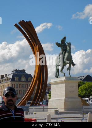 Versailles, France, parc urbain, des scènes 'Chateau de Versailles', l'Installation, sculpture moderne Artiste Crédit : 'Bernar Venet' Banque D'Images