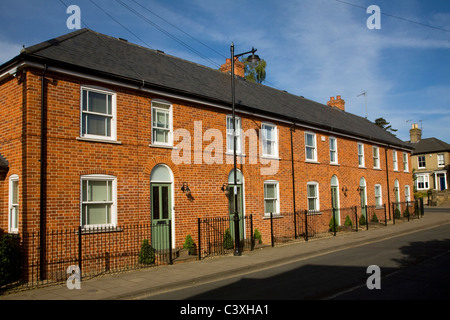 Logement moderne avec terrasse dans un style traditionnel, St John's Street, Woodbridge, Suffolk, Angleterre Banque D'Images