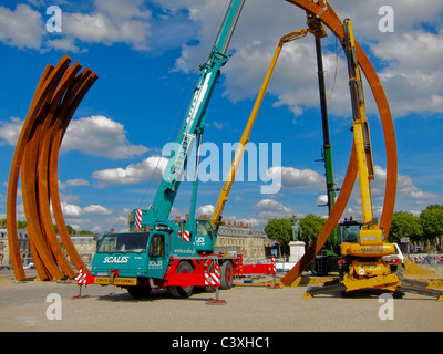 Versailles, France, scènes de parc urbain, 'Chateau de Versailles', installation de sculptures modernes, crédit artiste : 'Bernar Venet' art en plein air Banque D'Images