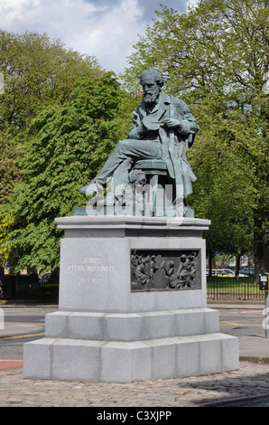 Statue de James Clerk Maxwell (1831-78) par le sculpteur Alexander Stoddart dans George Street, Édimbourg. Banque D'Images