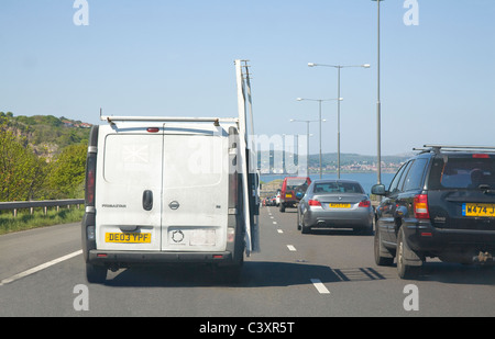 Le Nord du Pays de Galles UK deux voies de circulation d'attente sur l'A55, le long de la côte Banque D'Images