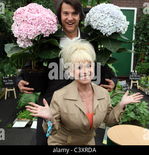 Barbara Windsor Chelsea Flower Show 2011 Banque D'Images