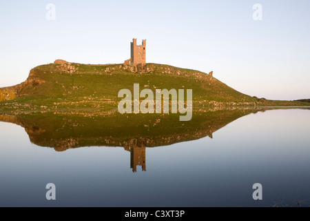 Lilburn tour fait partie du château de Dunstanburgh sur la côte de Northumberland Banque D'Images