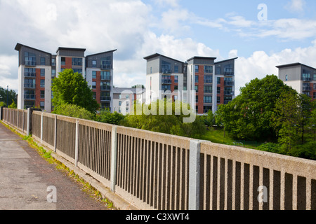 Polmadie Pont sur la rivière Clyde menant à un nouveau logement dans le Polmadie district de Glasgow, au sud de la Clyde. Banque D'Images