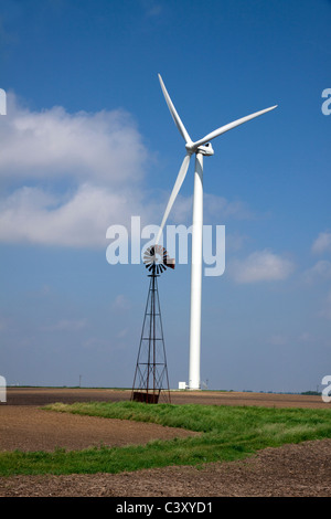 Moulin à l'ancienne et Éolienne Indiana USA Banque D'Images