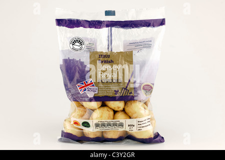 Sac de pommes de terre Jersey Royal britannique Tesco Banque D'Images