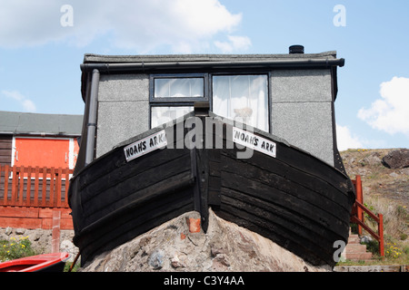 Péniche/cabane de pêcheur a appelé l'arche de Noé au trou du paddy, au sud de la Gare, Redcar, Cleveland, Angleterre Banque D'Images