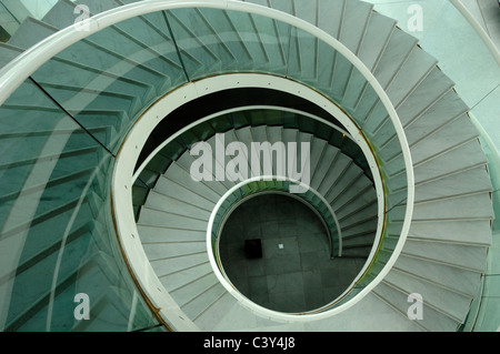 Escalier spirale escalier ou Musée des Arts Asiatiques Nice France Banque D'Images