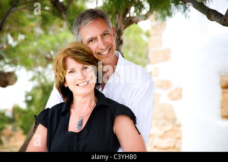 Mature couple smiling et avoir du plaisir. Banque D'Images