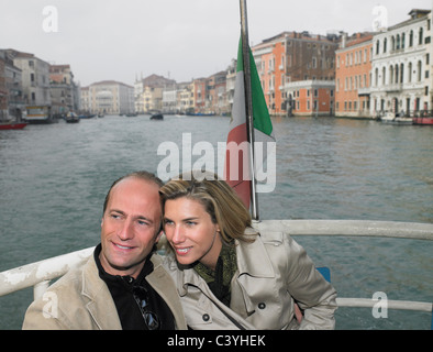 Couple sur la vanne de Venise, Italie Banque D'Images