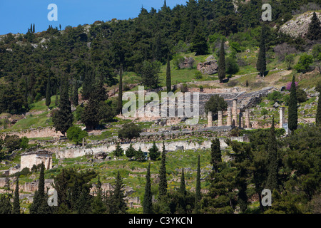 Le Temple d'Apollon, le théâtre et le Conseil du Trésor d'Athènes à Delphes, en Grèce Banque D'Images