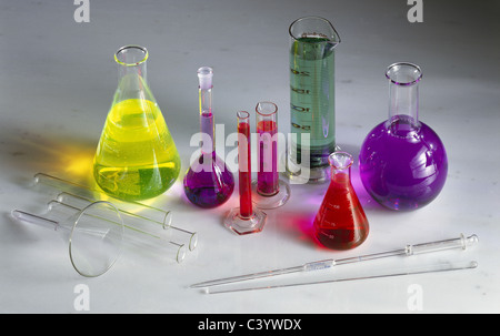 Becher, chimique, de la chimie, coloré, cylindre, l'équipement, fiole, fluide, verre, verrerie, industrie, laboratoire, Laboratoire, liquide, Banque D'Images