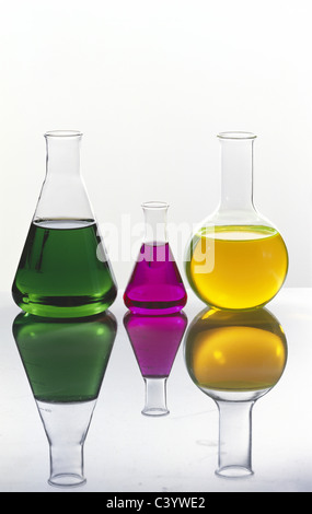 Becher, chimique, de la chimie, coloré, cylindre, l'équipement, fiole, fluide, verre, verrerie, industrie, laboratoire, Laboratoire, liquide, Banque D'Images