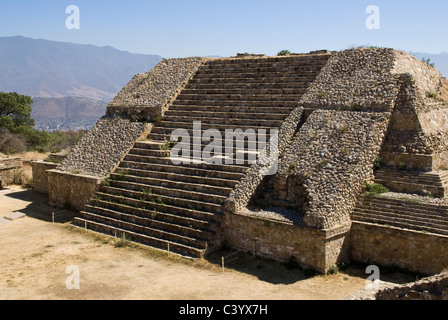 Site archéologique de Monte Alban(500BC-AD900-1000).La plate-forme du Nord.UNESCO World Heritage Site. Oaxaca, Mexique. Banque D'Images