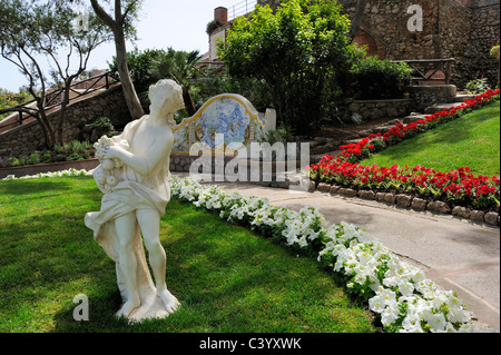 Giardini di Augusto, jardins d'Auguste, est adorable jardin en terrasses colorées, se trouvant des deux côtés de la Via Matteotti. Capri Islan Banque D'Images