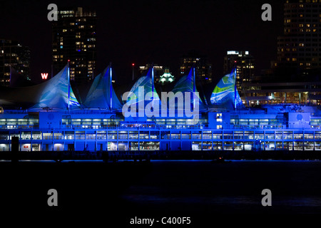 Les modèles exquis voiles de lumière sur la Place du Canada, au bord de l'eau pendant les Jeux Olympiques d'hiver de 2010, Vancouver, Canada Banque D'Images