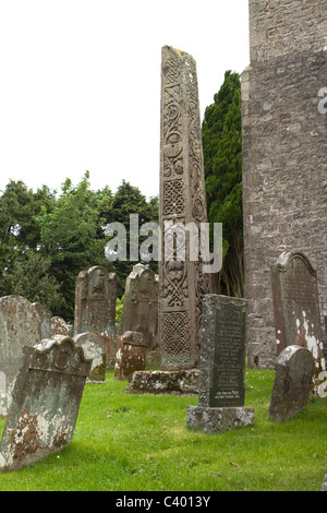 Anglo saxon cross à St Cuthbert's Church yard Bewcastle, Cumbria Banque D'Images