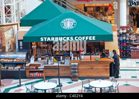 Café Starbucks au sein de Pentagon City Mall, Arlington, Virginia Banque D'Images