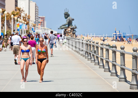 Statue de Neptune sur la promenade de Virginia Beach, Virginia Banque D'Images